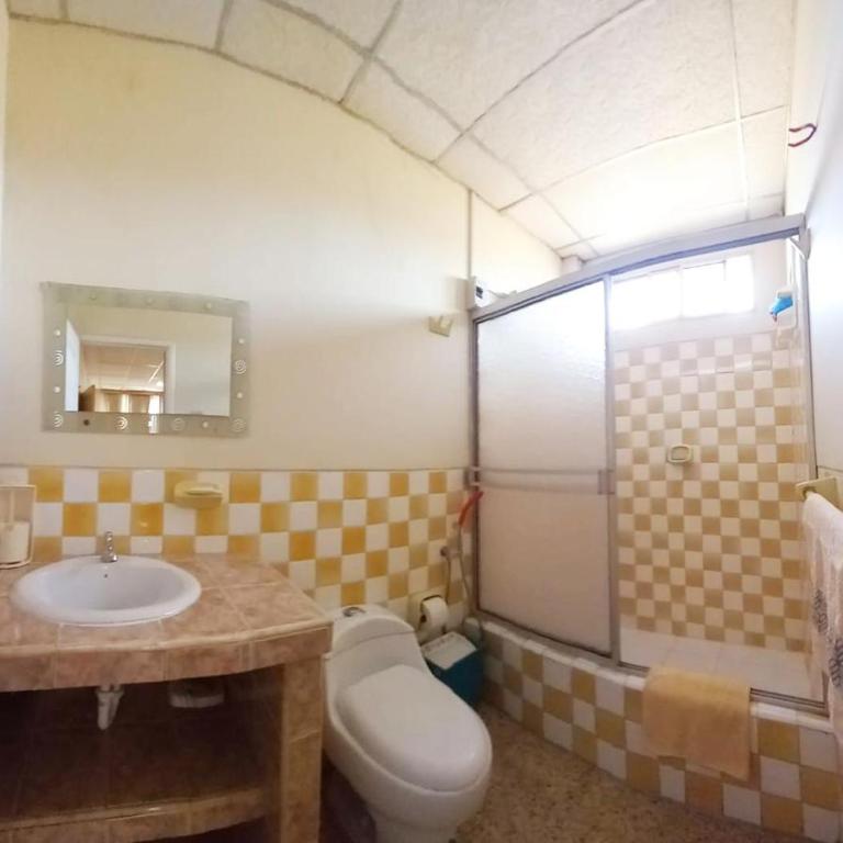 Alquiler de Casa cerca de Malecón de Salinas - Three-Bedroom House - 8