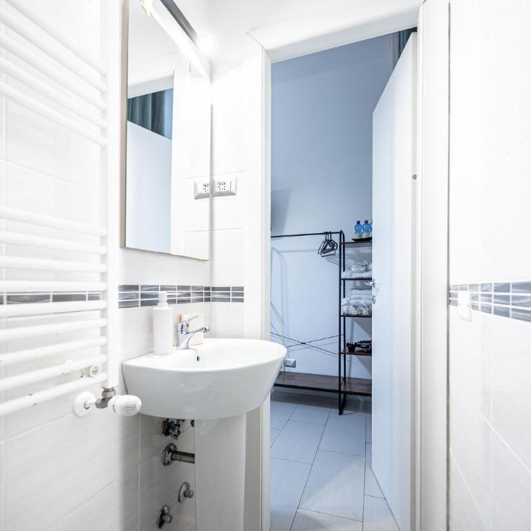 Domus Lodi Urban Stay I Affittacamere - Camera Matrimoniale con Bagno Privato - 18