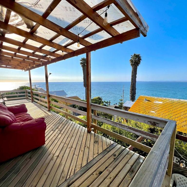 Acogedora casa con hermosa vista en sector muy tranquilo - Four-Bedroom Deluxe Home - Oceanfront - 1