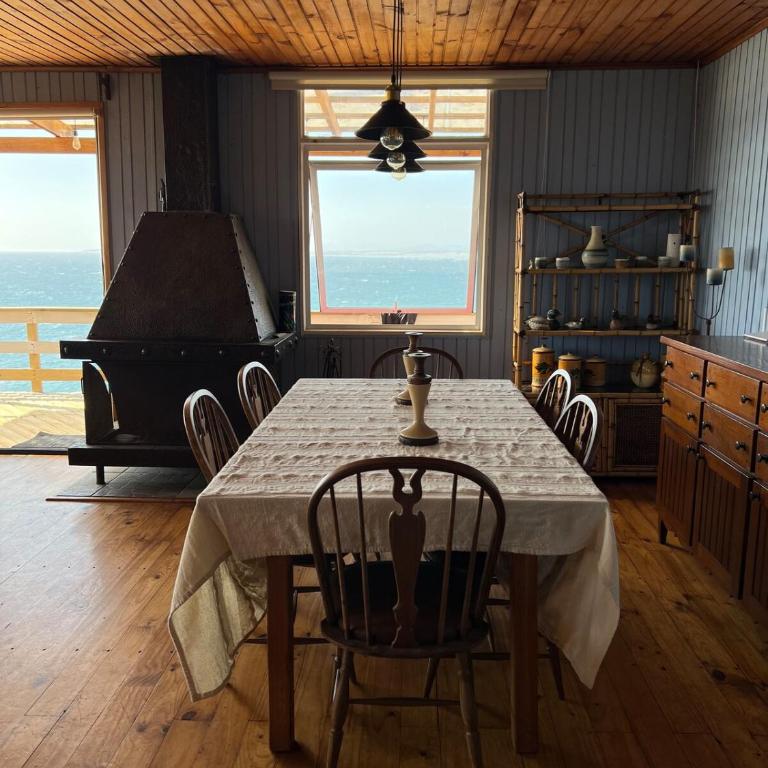 Acogedora casa con hermosa vista en sector muy tranquilo - Four-Bedroom Deluxe Home - Oceanfront - 4