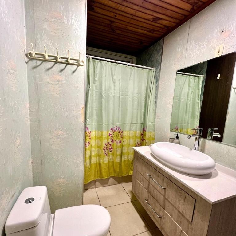 Acogedora casa con hermosa vista en sector muy tranquilo - Four-Bedroom Deluxe Home - Oceanfront - 17