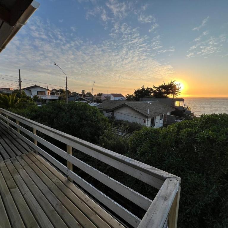 Acogedora casa con hermosa vista en sector muy tranquilo - Four-Bedroom Deluxe Home - Oceanfront - 24