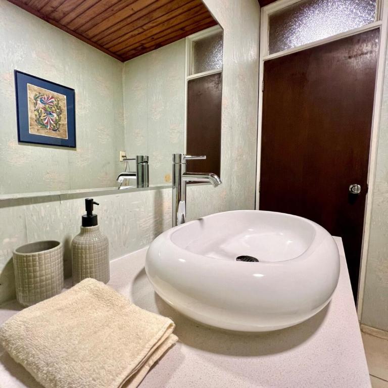 Acogedora casa con hermosa vista en sector muy tranquilo - Four-Bedroom Deluxe Home - Oceanfront - 30