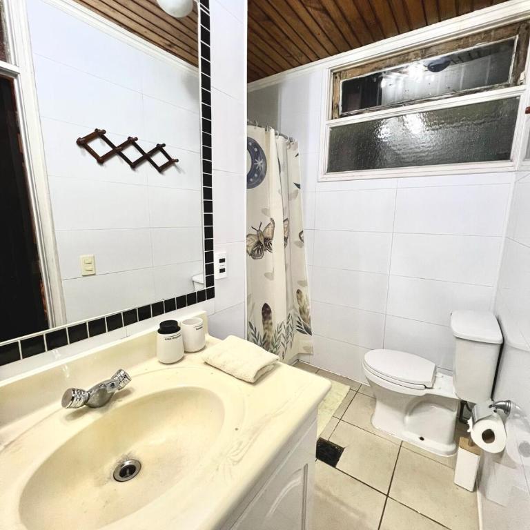 Acogedora casa con hermosa vista en sector muy tranquilo - Four-Bedroom Deluxe Home - Oceanfront - 54