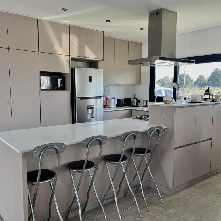 Casa Romi - Casa para 6 PAX con pileta en Arenas Chico, Mar del Plata - Hola Sur - Casa de 3 dormitorios - 4