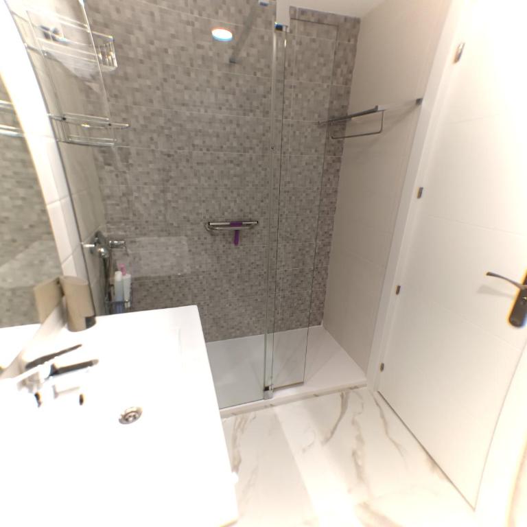 Pensión Múgica - Habitación Doble con balcón - 2 camas - 12