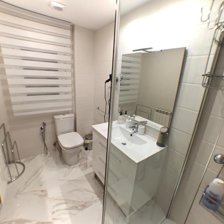 Pensión Múgica - Habitación Doble con balcón - 2 camas - 10