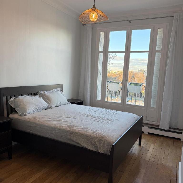 View on Eiffel Tower Seine and Main Monuments - Appartement - 2