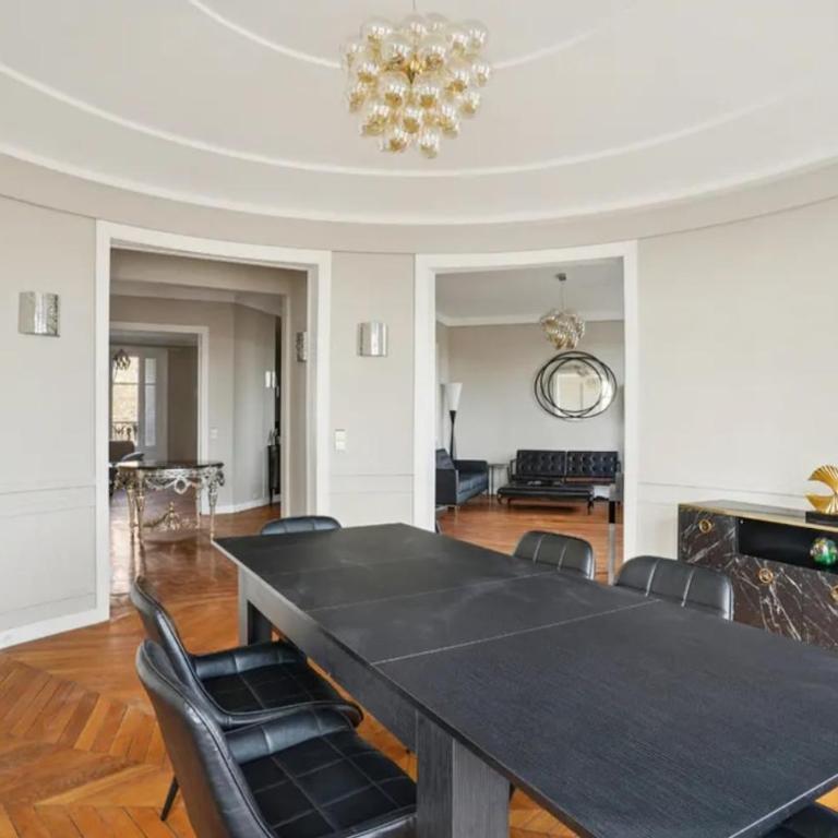 View on Eiffel Tower Seine and Main Monuments - Appartement - 5