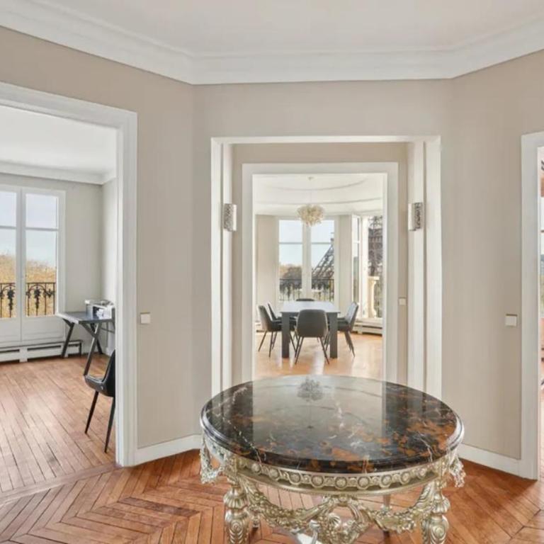 View on Eiffel Tower Seine and Main Monuments - Appartement - 16