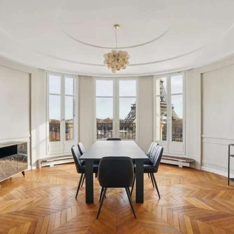 View on Eiffel Tower Seine and Main Monuments - Appartement - 17
