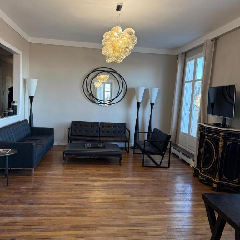View on Eiffel Tower Seine and Main Monuments - Appartement - 23