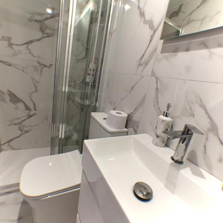 Pensión Múgica - Habitación Doble con baño privado - 6