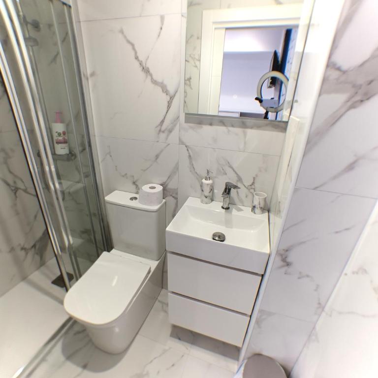 Pensión Múgica - Habitación Doble con baño privado - 5