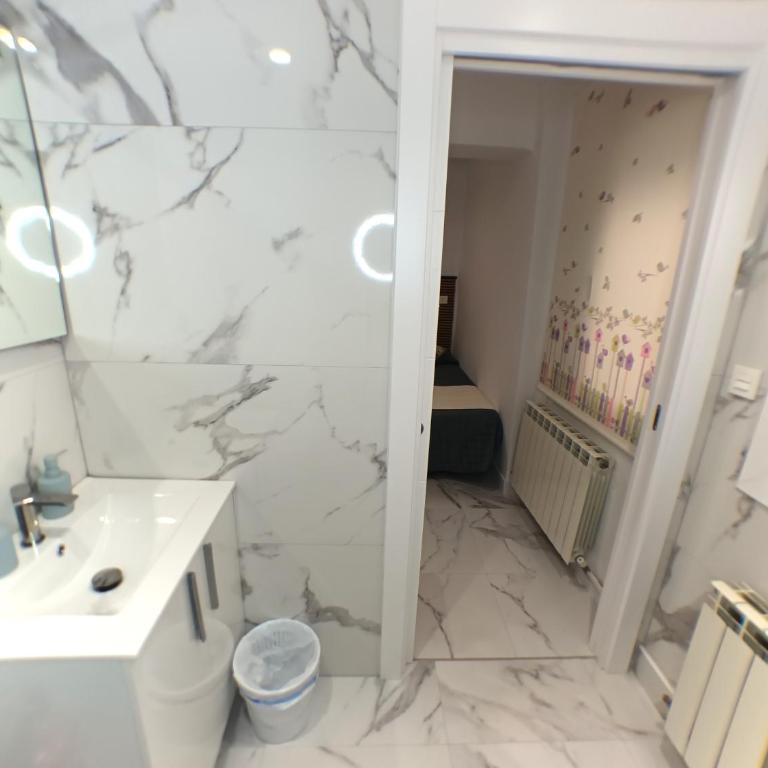 Pensión Múgica - Habitación Doble con baño privado - 2 camas - 12