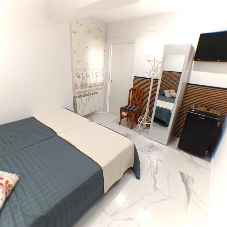 Pensión Múgica - Habitación Doble con baño privado - 2 camas - 6