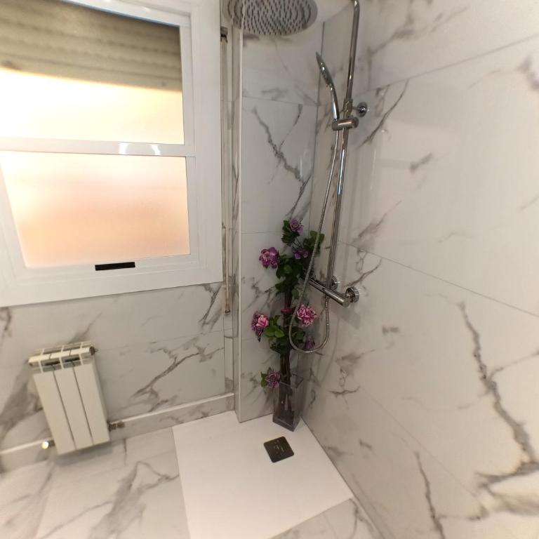 Pensión Múgica - Habitación Doble con baño privado - 2 camas - 13