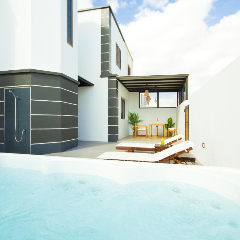 Casa Victoria - By AZ Rentals - Three-Bedroom Villa - 3