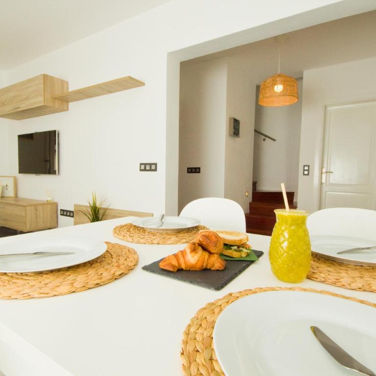 Casa Victoria - By AZ Rentals - Three-Bedroom Villa - 23
