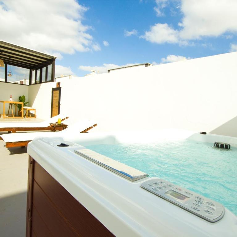 Casa Victoria - By AZ Rentals - Three-Bedroom Villa - 1