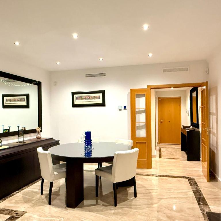 Dream Holidays by the Sea Estepona - Two-Bedroom Apartment - 4