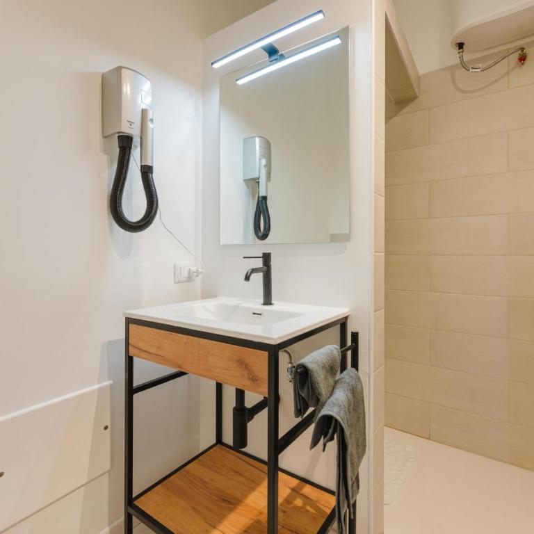 Luminosa stanza 4 bagno privato vicino Stazione - Camera Matrimoniale Deluxe - 6