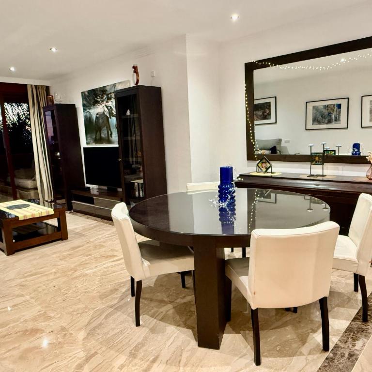 Dream Holidays by the Sea Estepona - Two-Bedroom Apartment - 5