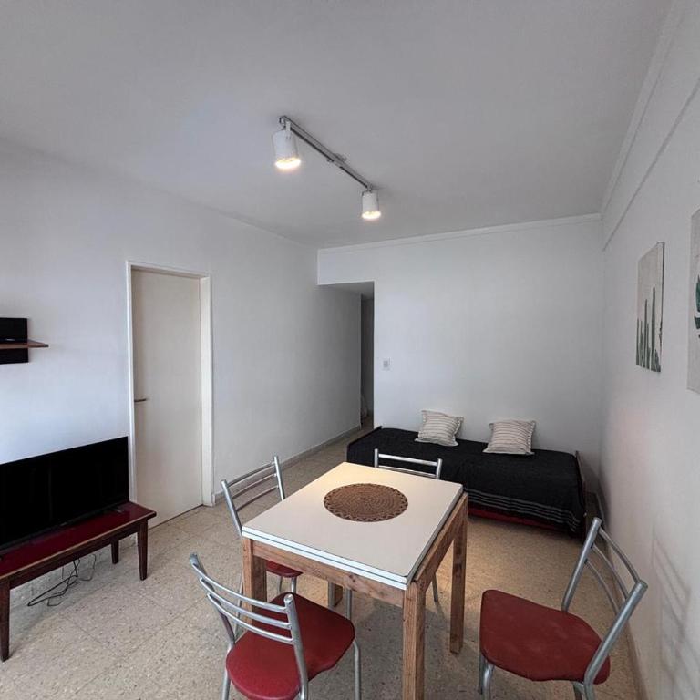 DEPARTAMENTO a 2 CUADRAS DE GUEMES Y DEL MAR - Apartamento de 1 dormitorio - 3