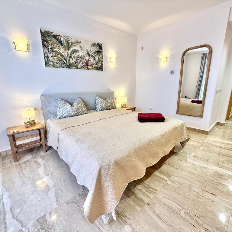 Dream Holidays by the Sea Estepona - Two-Bedroom Apartment - 11