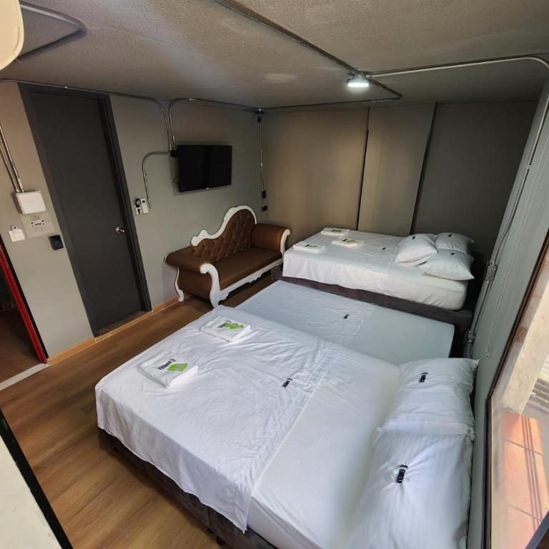 Eureka Living - Quadruple Room - 1