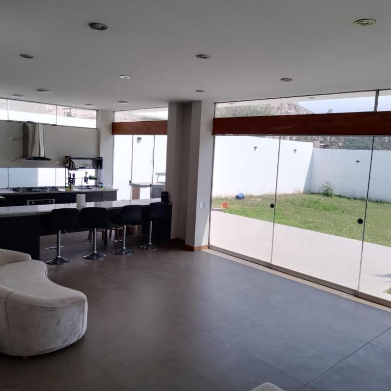 Casa con piscina - Casa de 4 dormitorios - 4