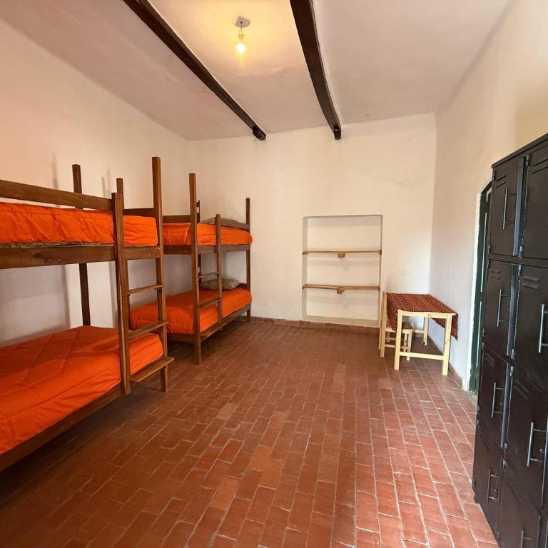 Old House Hostel - Bed in 8-Bed Mixed Dormitory Room - 3