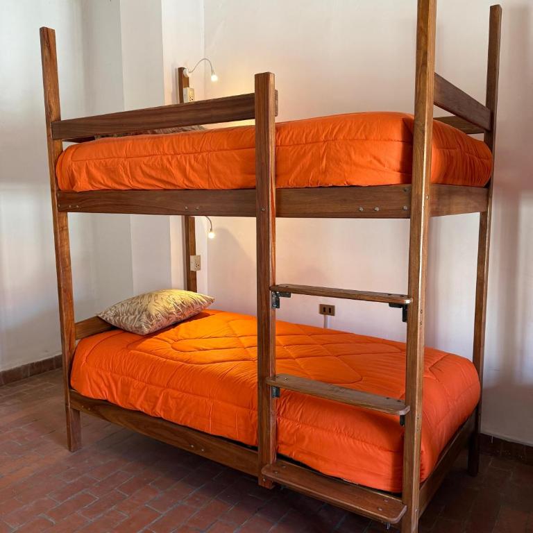 Old House Hostel - Bed in 8-Bed Mixed Dormitory Room - 4