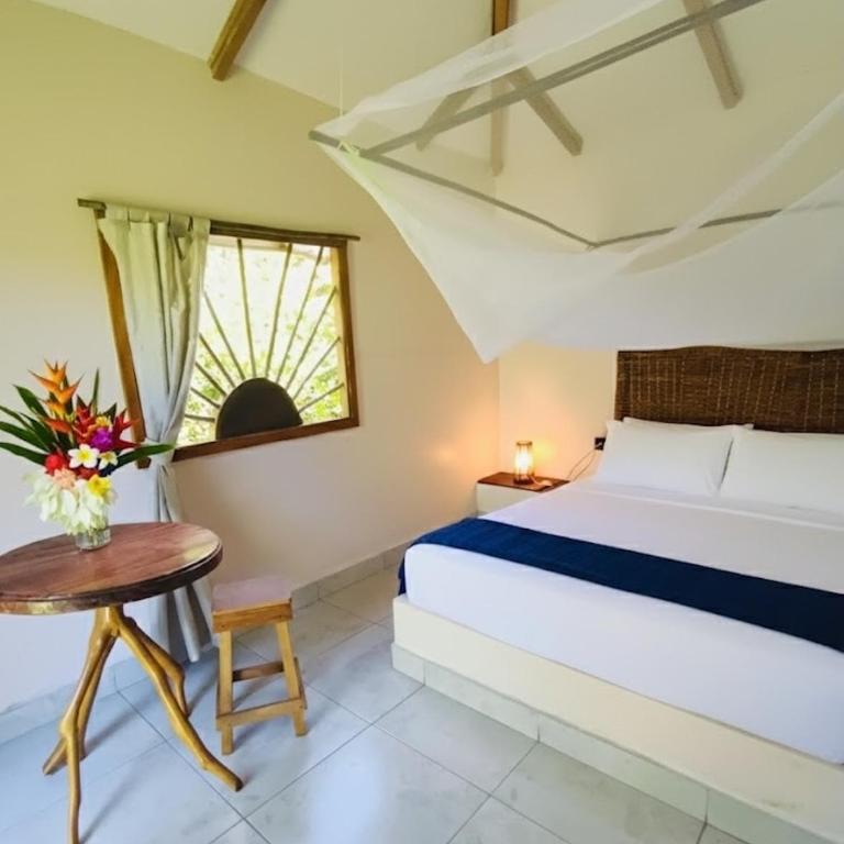 Pomelo Hostal - Habitación Triple con baño privado - 6