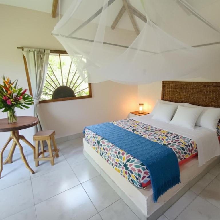 Pomelo Hostal - Habitación Triple con baño privado - 7