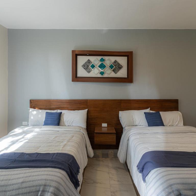 Hotel Bernardino - Habitación Cuádruple con balcón - 5