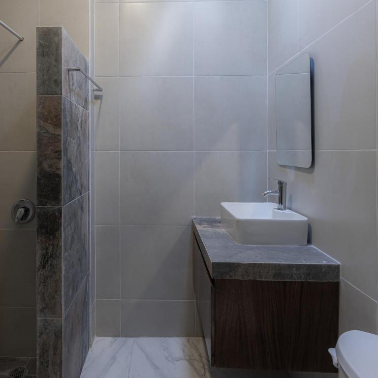 Hotel Bernardino - Habitación Cuádruple con balcón - 10