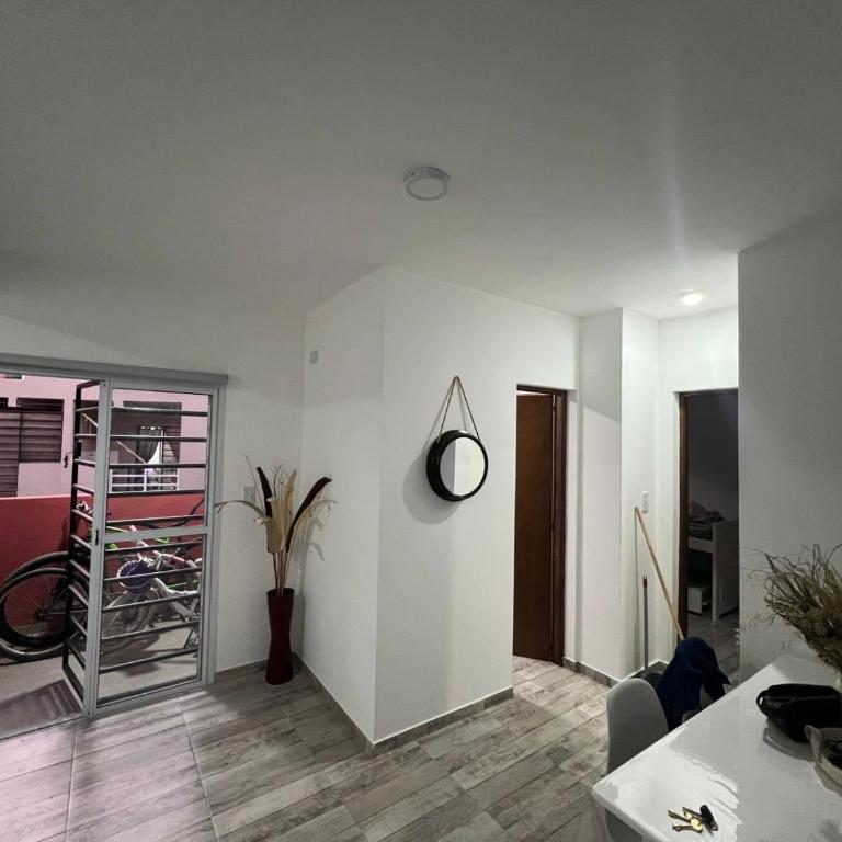 Roma departamento 3 ambientes cochera y parrilla - Apartamento de 2 dormitorios - 2