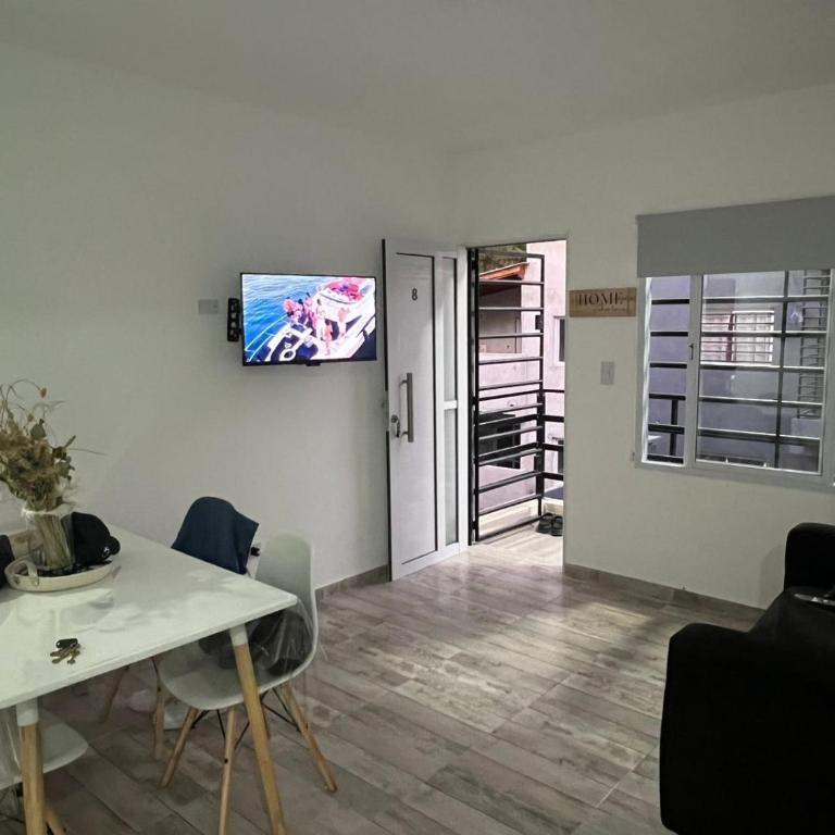 Roma departamento 3 ambientes cochera y parrilla - Apartamento de 2 dormitorios - 4