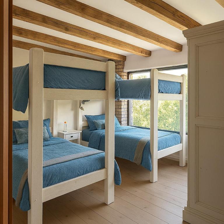 Beachfront house for 20 people - Seven-Bedroom House - 27