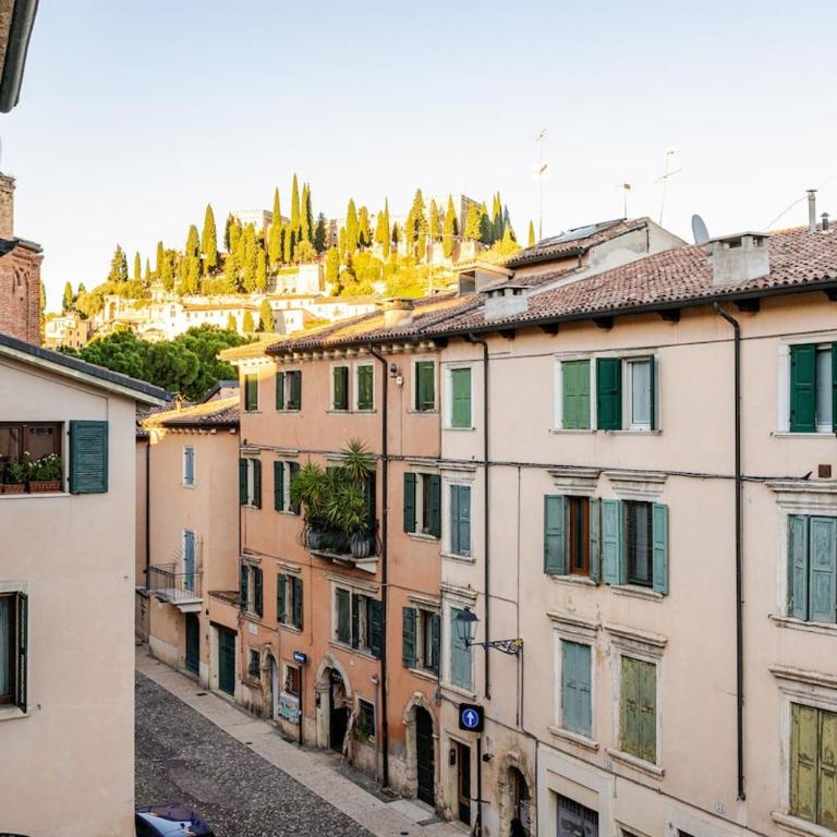 Bilocale fronte Teatro Romano, 8' Arena, 4' Casa di Giulietta - Appartamento con 1 Camera da Letto - 20