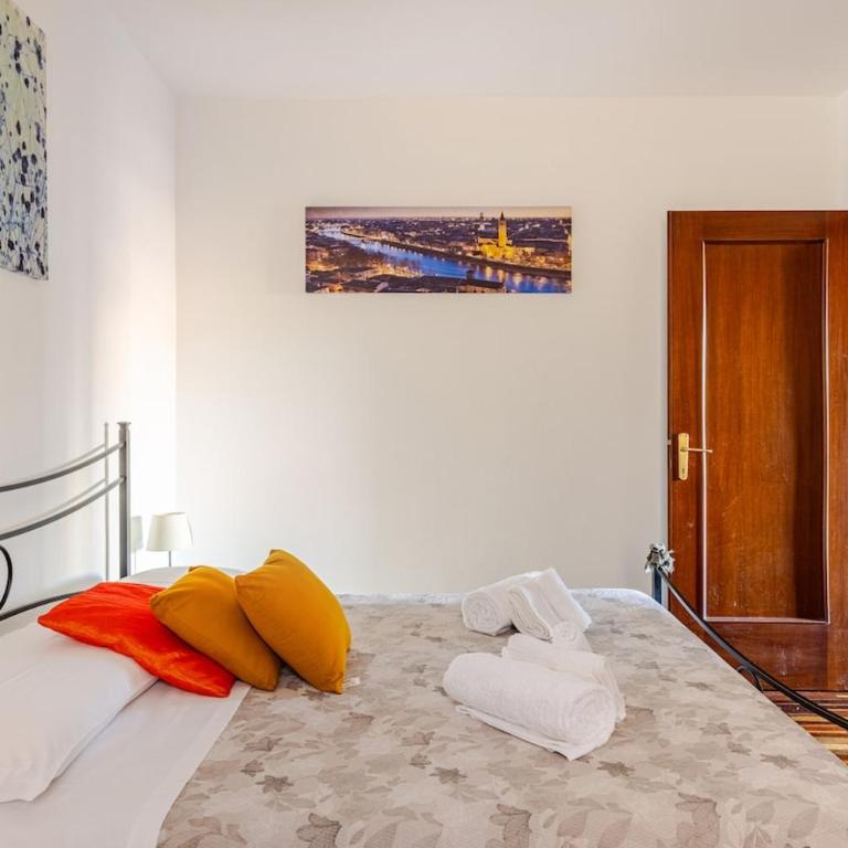 Bilocale fronte Teatro Romano, 8' Arena, 4' Casa di Giulietta - Appartamento con 1 Camera da Letto - 12