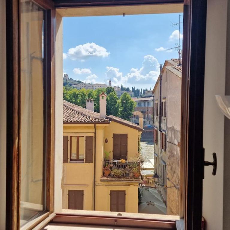Bilocale fronte Teatro Romano, 8' Arena, 4' Casa di Giulietta - Appartamento con 1 Camera da Letto - 4