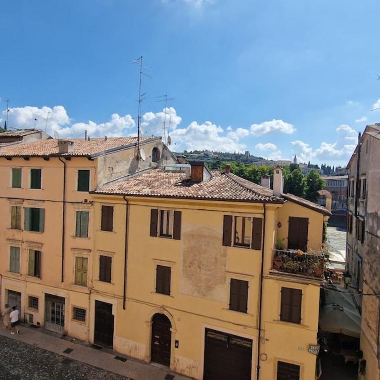 Bilocale fronte Teatro Romano, 8' Arena, 4' Casa di Giulietta - Appartamento con 1 Camera da Letto - 5