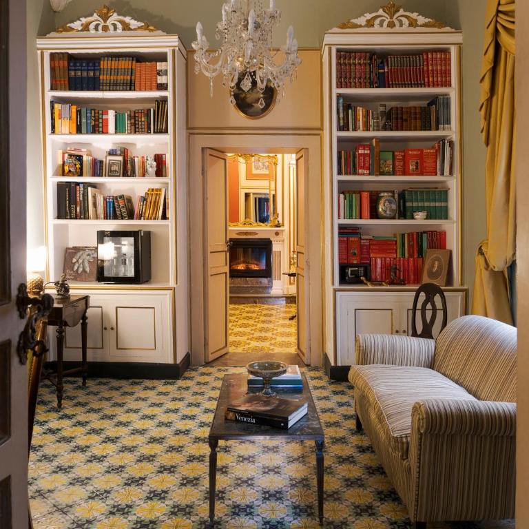 Palazzo Arone dei Baroni di Valentino - Suite Deluxe - 11