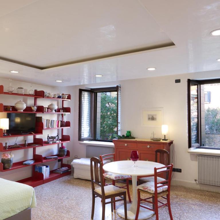 Cannaregio Retreat with Canal View - One-Bedroom Apartment - 21