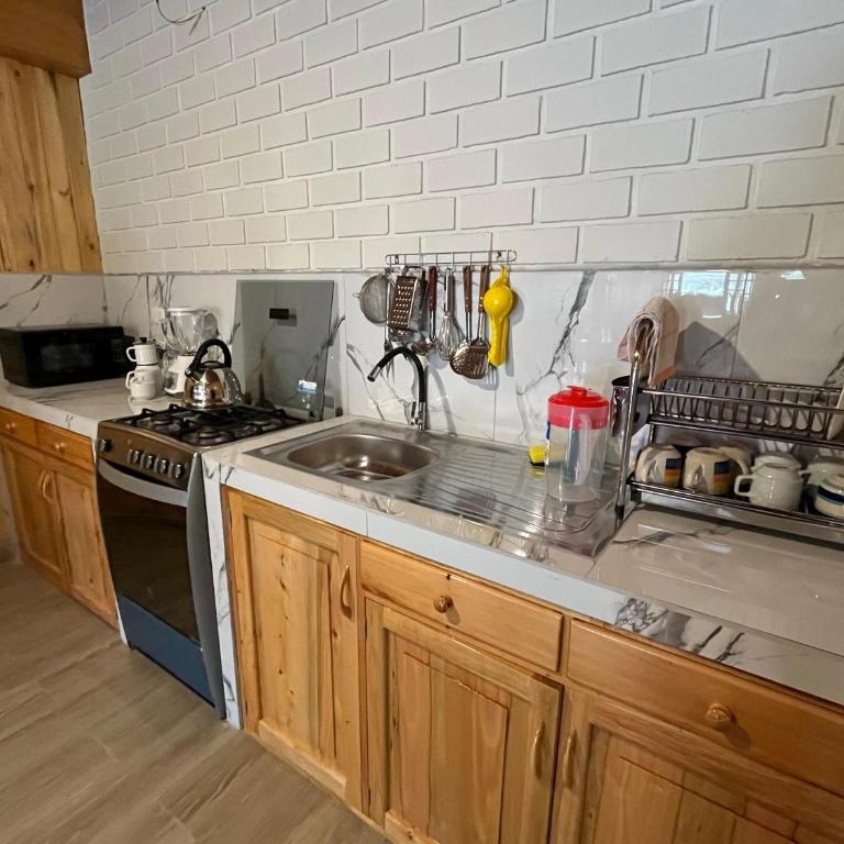 Hassinger Haus - Three-Bedroom Apartment - 7