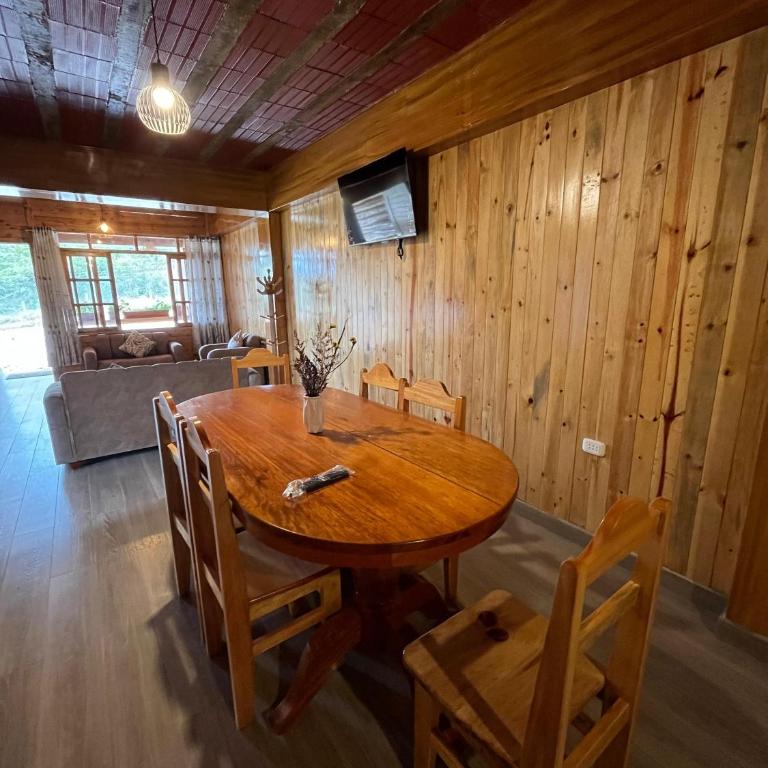 Hassinger Haus - Three-Bedroom Apartment - 10