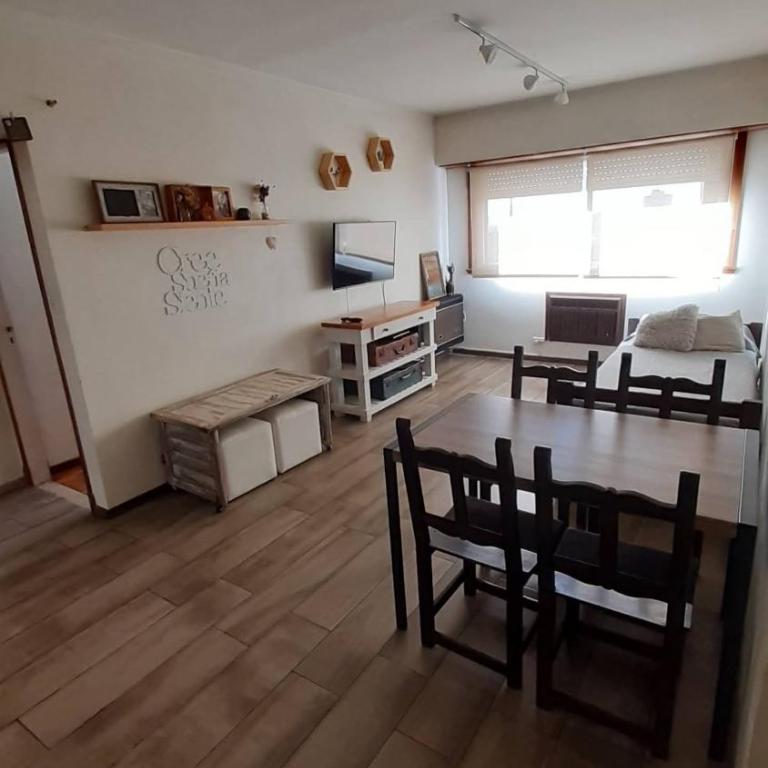 Departamento 2 ambientes céntrico con cochera - One-Bedroom Apartment - 3
