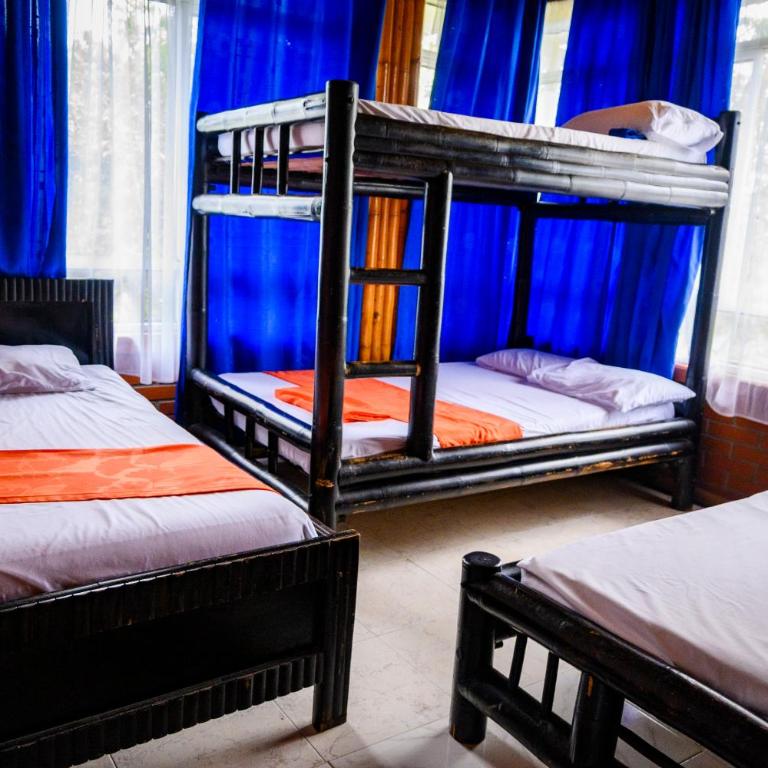 Hotel Quinto - Habitación Cuádruple - vistas al jardín - 3